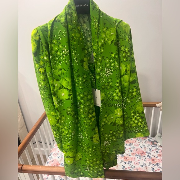 Twisted Blouse - Picture 7 of 8